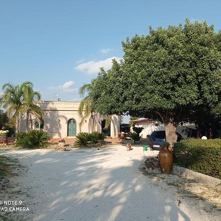 B&B Le Carrube Sava Dış mekan fotoğraf
