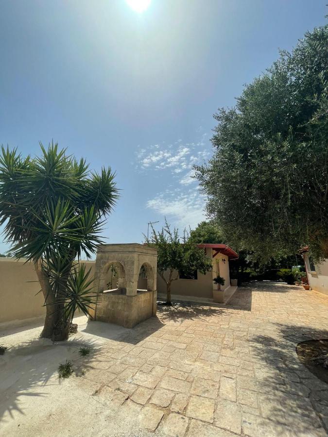 B&B Le Carrube Sava Dış mekan fotoğraf